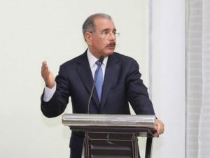 Danilo Medina Ordena Metan Mano Rapido Con Construcción De Escuelas