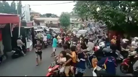 Un Violento Sismo De Magnitud 7,3 Dejó Un Muerto Y Cientos De Casas Destruidas En Indonesia