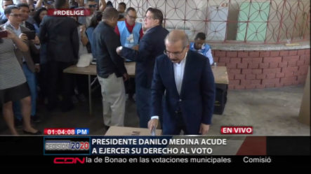 El Presidente Danilo Medina Acude A Ejercer Su Voto