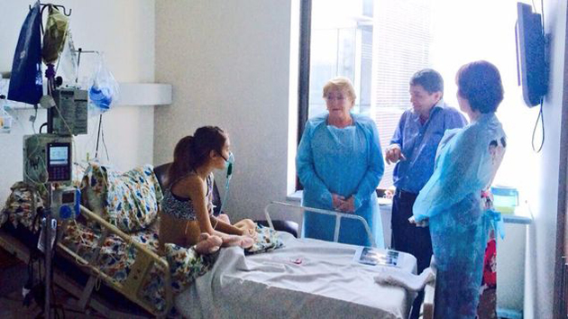 Bachelet Visita A La Joven Enferma Que Le Pidió Que La Dejara “dormir Para Siempre”