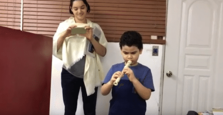 Niño Toca Con Su Flauta, El Ave María En Visita A END