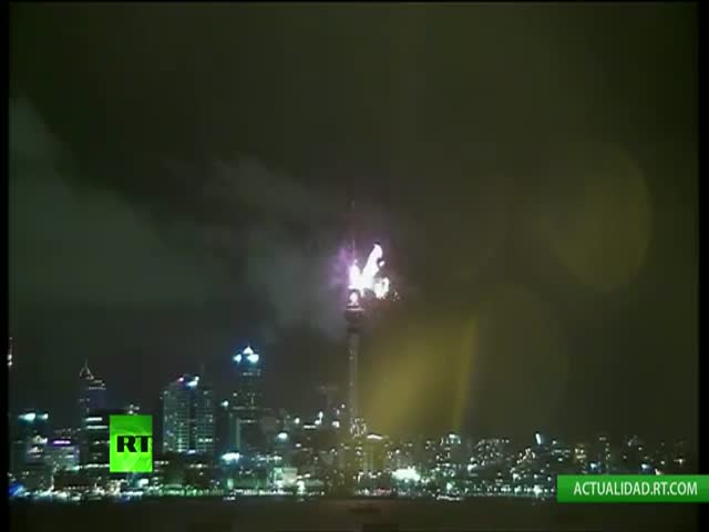 Nueva Zelanda Recibe El Año Nuevo 2015 #Video