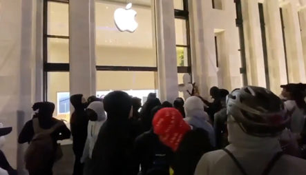 “No Dejaron Ni Un IPhone Ni IPad” Manifestantes Saquean Apple Store En Downtown, Washington DC