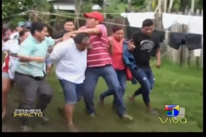 Perú: Multitud Intenta Linchar Hombre Que Le Disparó A Un Niño Por Unos Mangos