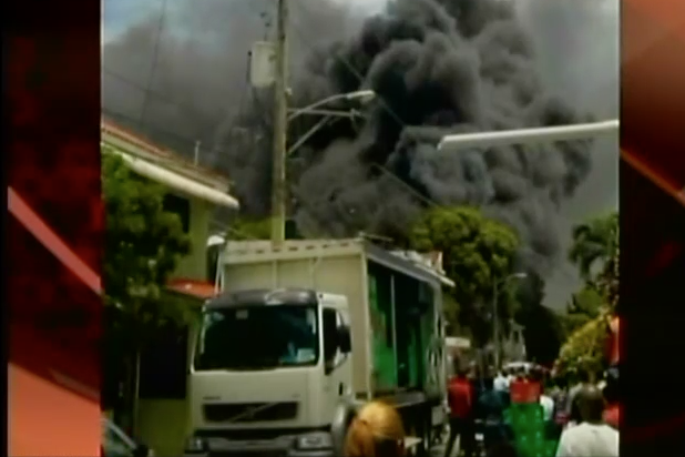 Gran Incendio En Puerto Plata En Una Casa Por Corto Circuitos #Video