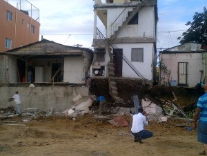 Deslizamiento De Tierra Afecta Casas Y Edificios En Santiago