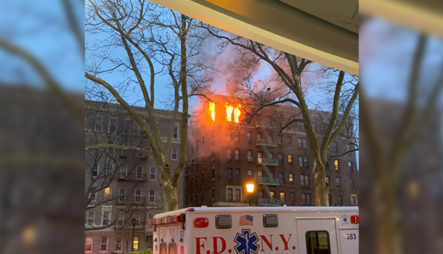 Fuerte Incendio En Edificio Próximo A Lebanon Hospital De El Bronx