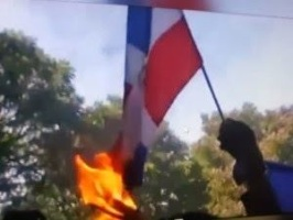 Queman Bandera Dominicana E Izan La Haitiana En Batey De El Seibo